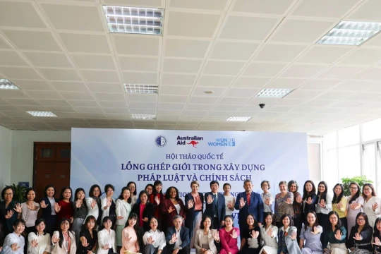 Lồng ghép giới trong xây dựng pháp luật và chính sách