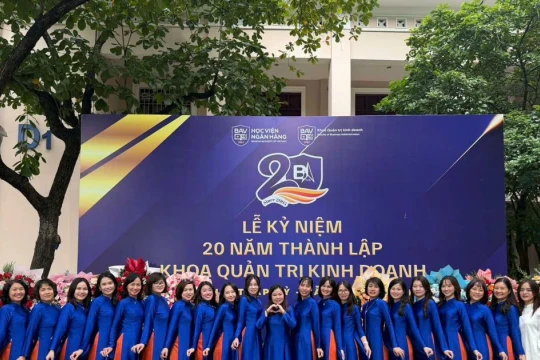 Học viện Ngân hàng: Khoa Quản trị Kinh doanh kỉ niệm 20 năm thành lập