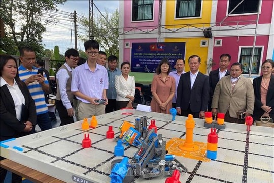 Sôi nổi Ngày hội STEM Robotics Hữu nghị Việt - Lào