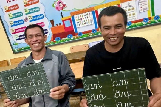 Lớp học đặc biệt của đồng bào Churu