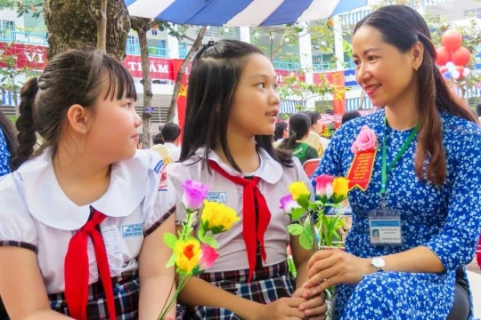 Tri ân ngày 20/11: Hãy từ cảm xúc chân thành