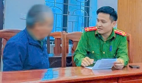 Nghe điện thoại từ số lạ, cụ ông 77 tuổi mang 300 triệu đồng đến ngân hàng chuyển tiền