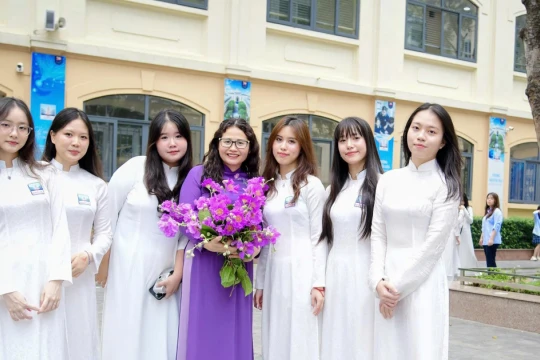 Nữ hiệu trưởng dẫn dắt thế hệ công dân số tự tin bước vào kỷ nguyên AI