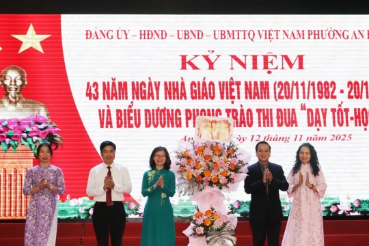 Hải Phòng biểu dương giáo viên nhân Ngày Nhà giáo Việt Nam