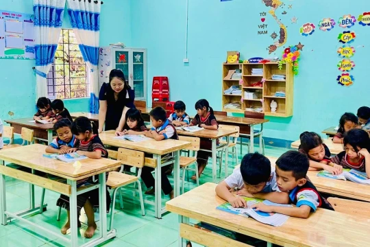 Đồng bộ chính sách để giữ chân nhà giáo