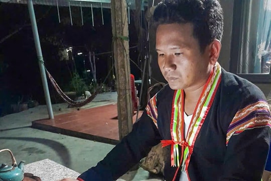 Thầy Ksor Y Giêng: Ngọn lửa giữ chữ cho học trò miền núi