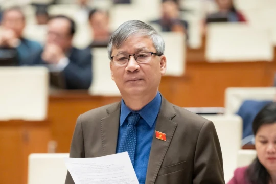 Cần bộ sách giáo khoa thống nhất trên toàn quốc chuẩn mực và không có lỗi