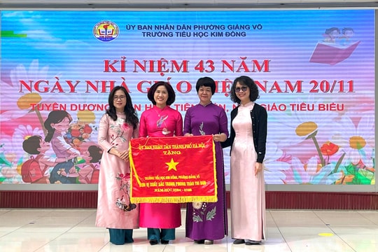 Trường Tiểu học Kim Đồng kỷ niệm Ngày Nhà giáo Việt Nam 20/11 và đón nhận Cờ thi đua xuất sắc của UBND TP Hà Nội