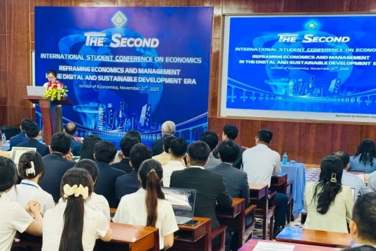 Sinh viên kinh tế Cần Thơ và quốc tế cùng chia sẻ nghiên cứu và học thuật