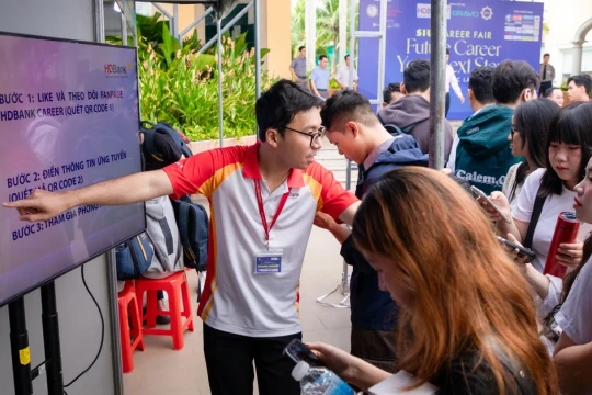 Giải 'cơn khát' nhân lực trình độ cao