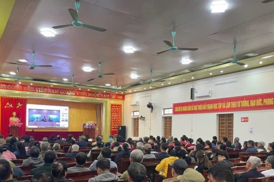 Sức trẻ thắp lửa phong trào ‘Bình dân học vụ số’ ở Hưng Yên