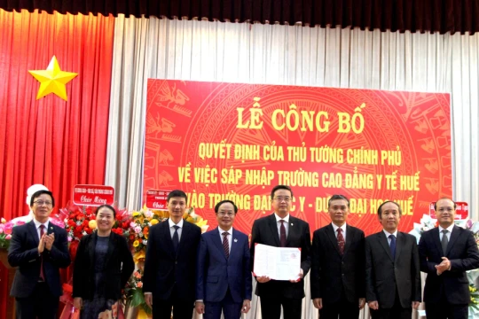 Sáp nhập Trường Cao đẳng Y tế Huế vào Trường Đại học Y Dược Huế