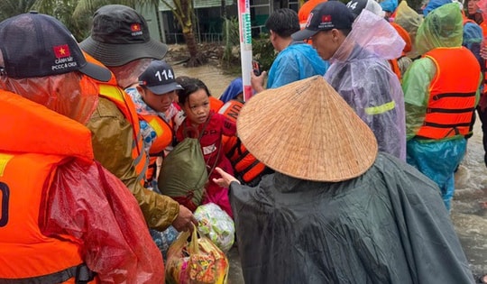 Mưa lớn ở miền Trung còn kéo dài, lũ trên các sông diễn biến thế nào?