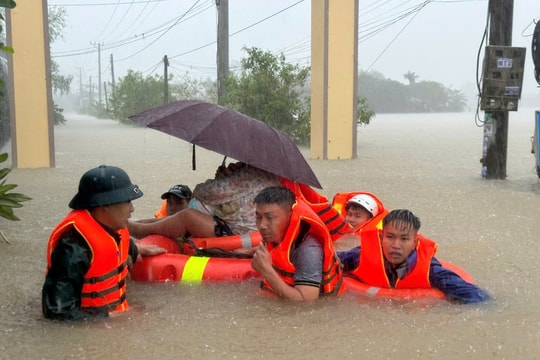 102 người chết và mất tích, thiệt hại vượt 9.000 tỉ đồng, mưa lũ tại Trung Bộ còn diễn tiến ra sao?