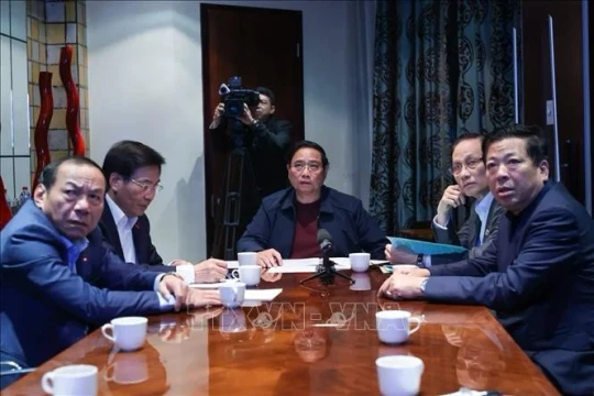 Thủ tướng họp khẩn trực tuyến từ Nam Phi về ứng phó lũ lụt ở miền Trung