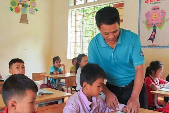 Lặng thầm hành trình 'gieo chữ' giữa đại ngàn Pù Huống
