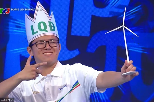 Nam sinh Khánh Hòa giành vòng nguyệt quế trận thi tháng đầu tiên của Olympia 26