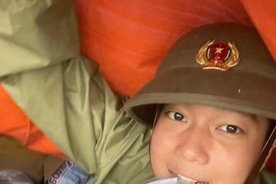 Lời nhắn của nam sinh khi đi cứu trợ gây sốt: “Có gì đưa con về với ba mẹ”