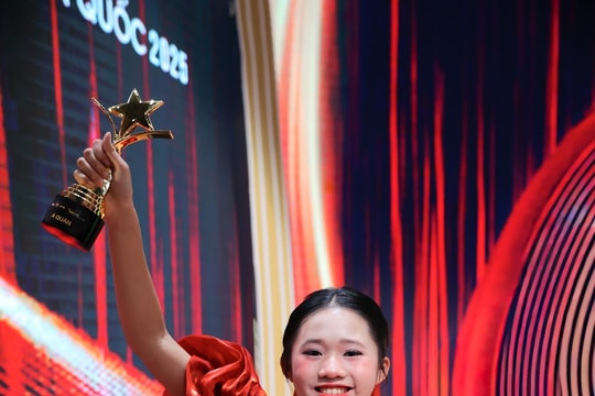 Nữ sinh lớp 5 phát biểu 10 phút không cần đọc giấy tại lễ 20/11