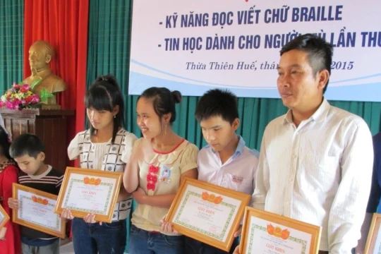 Hơn 30 năm thắp sáng ước mơ học chữ cho hàng nghìn hội viên