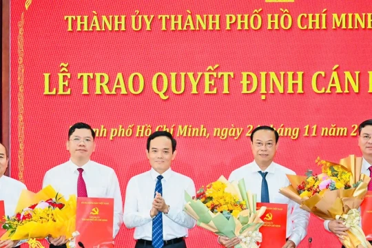 Trao quyết định phê chuẩn Phó Chủ tịch HĐND và 3 Phó Chủ tịch UBND TPHCM