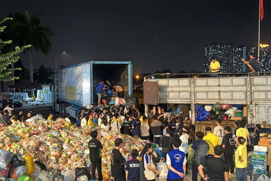 TP Hồ Chí Minh: Nhiều trường hỗ trợ sinh viên và đồng bào vùng bão lũ