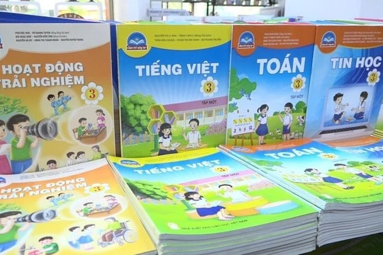 Không để học sinh vùng lũ thiếu sách giáo khoa khi trở lại trường