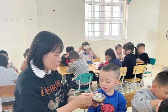 Dấu chân không mỏi của nữ Hiệu trưởng nơi vùng biên Thanh Hoá