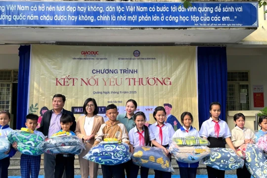 Chương trình ‘Kết nối yêu thương’ tiếp sức cho học sinh miền núi Quảng Ngãi