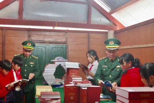 Thư viện biên giới và hành trình ‘xóa mù thông tin' giữa đại ngàn Trường Sơn