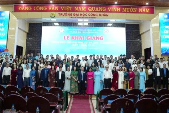 Trường ĐH Công đoàn khai giảng khóa đại học từ xa đầu tiên năm 2025