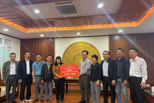 Đại học Quốc gia Hà Nội khảo sát đánh giá thiên tai và hỗ trợ khẩn cấp đồng bào vùng lũ