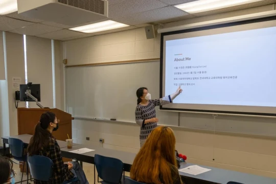 Giáo viên Hàn bị chê 'kém hơn' AI