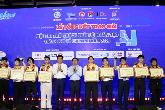 Trao giải cho 41 đội xuất sắc cuộc thi Thử thách trí tuệ nhân tạo