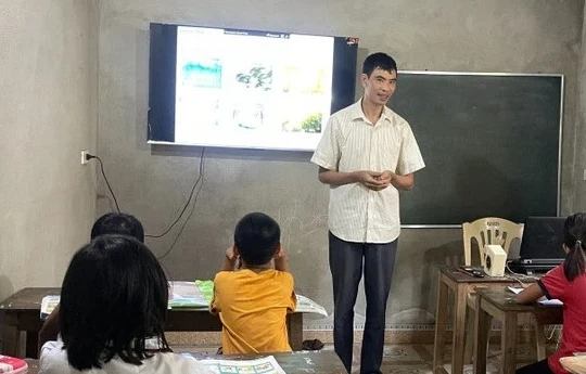 Người thầy khiếm thị làm chủ công nghệ để dạy học