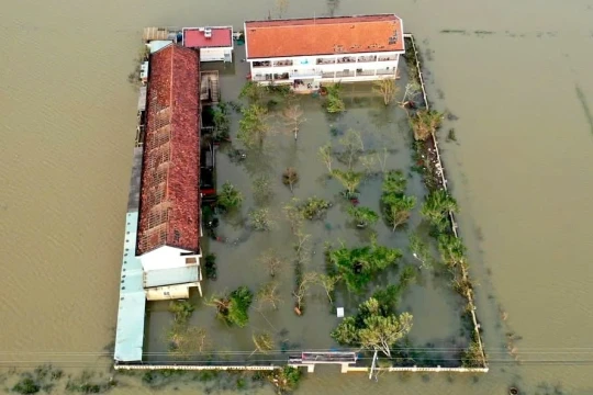 Sẻ chia với học sinh vùng lũ Gia Lai