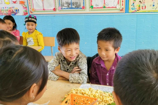 Những nỗ lực thầm lặng nâng bước học sinh dân tộc thiểu số vùng khó