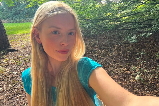 Nữ tiến sĩ xinh đẹp 27 tuổi đăng ảnh nhận bằng, bất ngờ nhận bình luận khiếm nhã