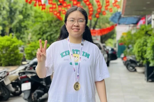 Nữ sinh đầu tiên đoạt Huy chương Vàng Olympic Thiên văn quốc tế