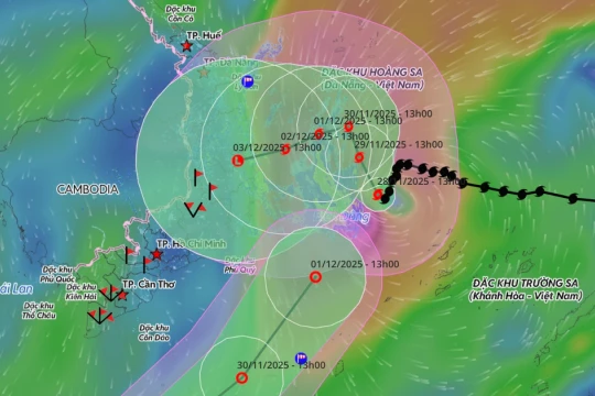 Cơn bão kỳ lạ nhất thế giới sắp vào Biển Đông