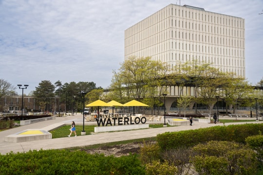 Canada cắt 50% giấy phép du học mới năm 2026