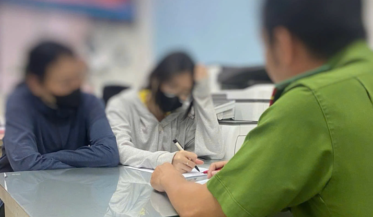 Một nữ sinh ở TPHCM bị đánh hội đồng