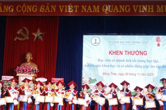 Trường Đại học Đồng Tháp trao bằng tốt nghiệp cho 84 tân thạc sĩ