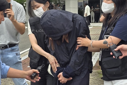 Phụ huynh 10 lần đột nhập vào trường đánh cắp đề thi cho con