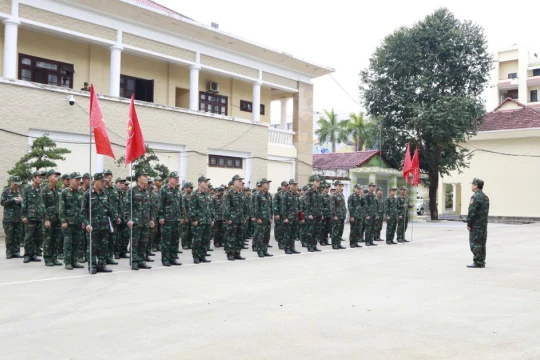 Gần 100 Bộ đội từ Đà Nẵng lên đường hỗ trợ dân vùng lũ Đắk Lắk sửa nhà đón Tết
