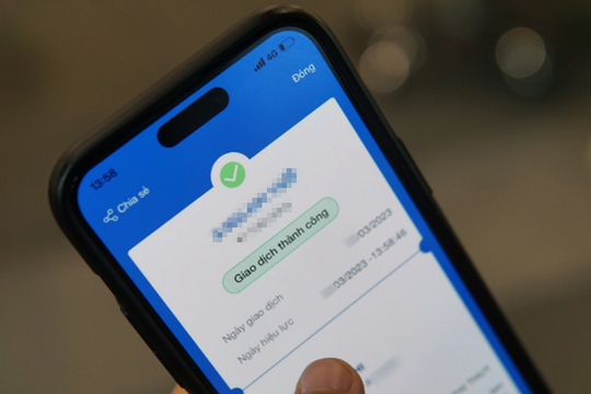 Chuyển khoản nhầm 500 triệu rồi chuyển khoản tiếp 3 lần để xin lại, người đàn ông nhận cái kết ấm lòng nhờ công an xã