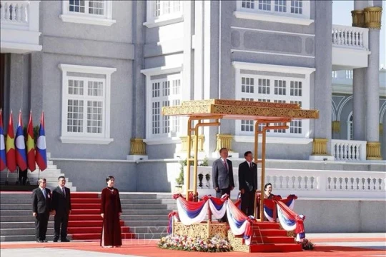 Lễ đón trọng thể Tổng Bí thư Tô Lâm và Phu nhân tại Lào
