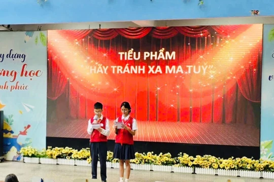 Giúp học sinh tránh xa ma túy và HIV/AIDS