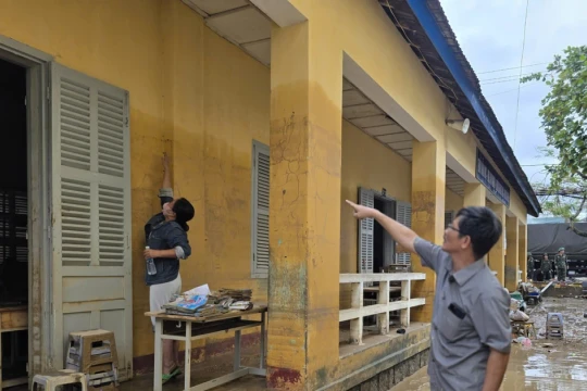 Hỗ trợ kịp thời sách giáo khoa cho thầy và trò vùng lũ