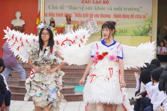 Học sinh Cần Thơ sáng tạo thời trang tái chế truyền tải thông điệp xanh